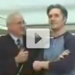 Rep�rter Atrapalhado Derruba Constru��o de Artista