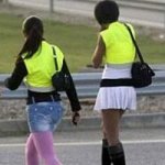 Garotas de Programa São Obrigadas a Usar Colete Refletor Garotas de Programa São Obrigadas a Usar Colete Refletor