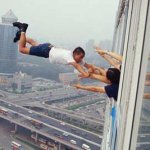 Li Wei Desafia a Gravidade Li Wei Desafia a Gravidade