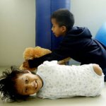 Menina sem os 4 Membros Dá Lição de Vida Menina sem os 4 Membros Dá Lição de Vida