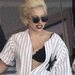 Lady Gaga Aparece Só de Lingerie em Jogo de Beisebol Lady Gaga Aparece Só de Lingerie em Jogo de Beisebol