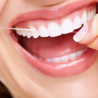 Você Sabe Por que Usar Fio Dental é Tão Importante?