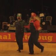 Mario e Luigi na Dança de Salão
