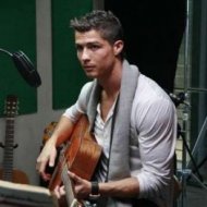 Cristiano Ronaldo Canta em Campanha PublicitÃ¡ria