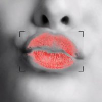 Burberry Faz Parceria com a Google e Envia Beijos Digitais com 'Burberry Kisses'
