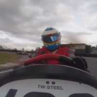 Fernando Alonso Ultrapassando Todo Mundo em Corrida de Kart