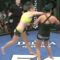 MMA Feminino: Nocaute em 2 Segundos