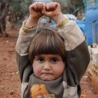 Garota Síria Achou que Câmera Era Arma e se Rendeu