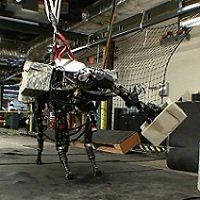 Robô Lança Blocos de Concreto a Distância