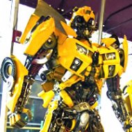 Escultora Cria Autobots Gigantes Usando Sucata