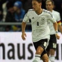Mesut Özil e Seus Passes de Calcanhar