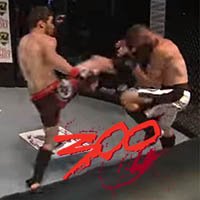 Lutador de MMA Usa Famoso Chute do Filme '300'