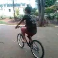 Idiota em uma Bicicleta