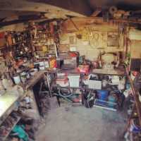 O que Você Faria com uma Garagem Socada com Tralhas do Seu Avô?