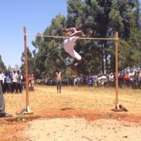 Salto em Altura em Escola no Kenia