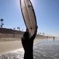 Uma Prancha de Surf Feita de Papelão