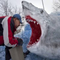 Escultura de Tubarão Feita de Gelo