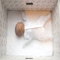 BebÃªs Dormem em Caixa de PapelÃ£o na FinlÃ¢ndia