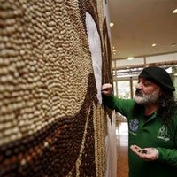 Mosaico Feito de um Milhão de Grãos de Café