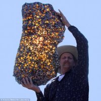 Meteorito Fukang - Uma Beleza CÃ³smica Vinda do EspaÃ§o