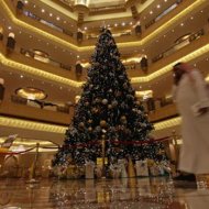 Hotel nos Emirados Árabes Exibe Árvore de Natal de US$ 11 Milhões