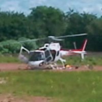 Helicóptero Fica em Pedaços Depois de Pouso