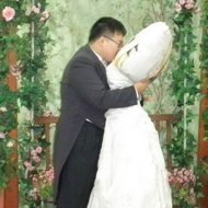 Sul Coreano Casa-se com um Travesseiro