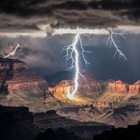 Fotógrafa Captura Tempestade com Relâmpagos Poderosos