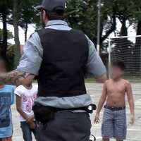 Menores Afrontam Impedimento Policial