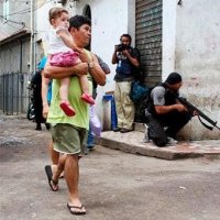 Imagens da Guerra Contra o Tráfico de Drogas no Rio de Janeiro