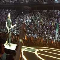 Guitarrista dos U2 Cai do Palco no Primeiro Concerto da Nova TurnÃª