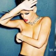 Rihanna de Topless na Capa do Seu Novo Single