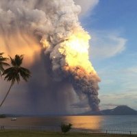 Monte Tavurvur Entrou em Erupção