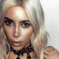 Kim Kardashian Posta Foto Nua e a Internet Vai a Loucura